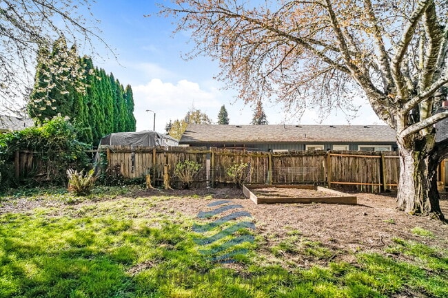 Building Photo - 1307 Elm St