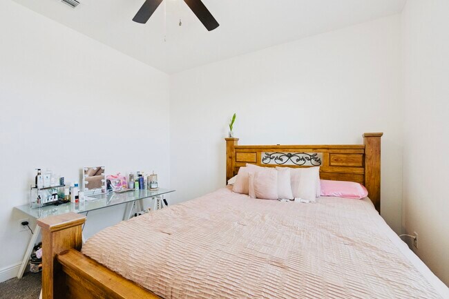 Building Photo - 4847 Cross Pr Pkwy