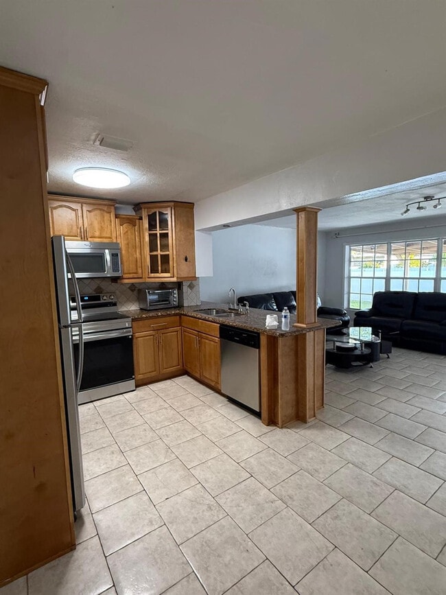 Building Photo - 4186 SW 48th Ct