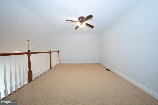 Building Photo - 300 W Elm St