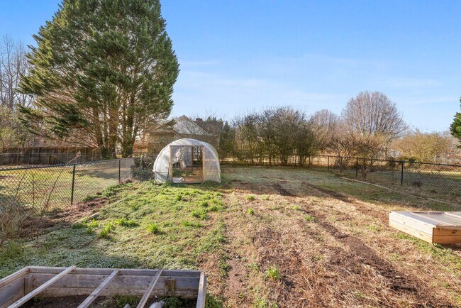 Building Photo - Welcome to this Comfortable, Charming & Outdoor Living, Single-Level Home