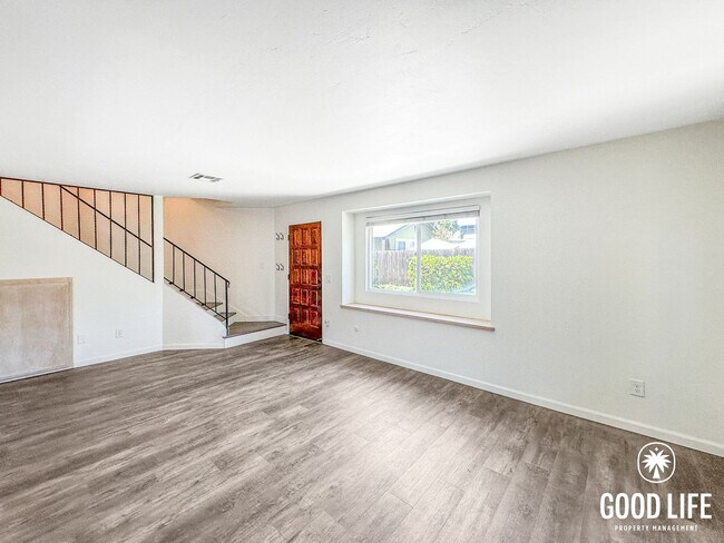Building Photo - Renovated 3BD/2.5BA Condo in Chula Vista with Fireplace, W/D & Private Balcony