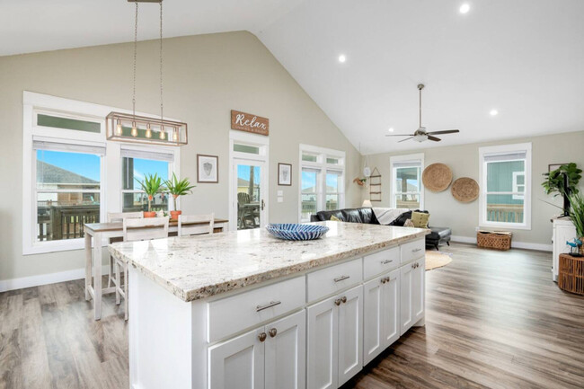 Building Photo - 951 Gulf Shores Dr