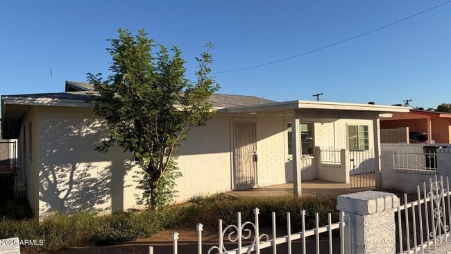 Building Photo - 3622 W Sunland Ave