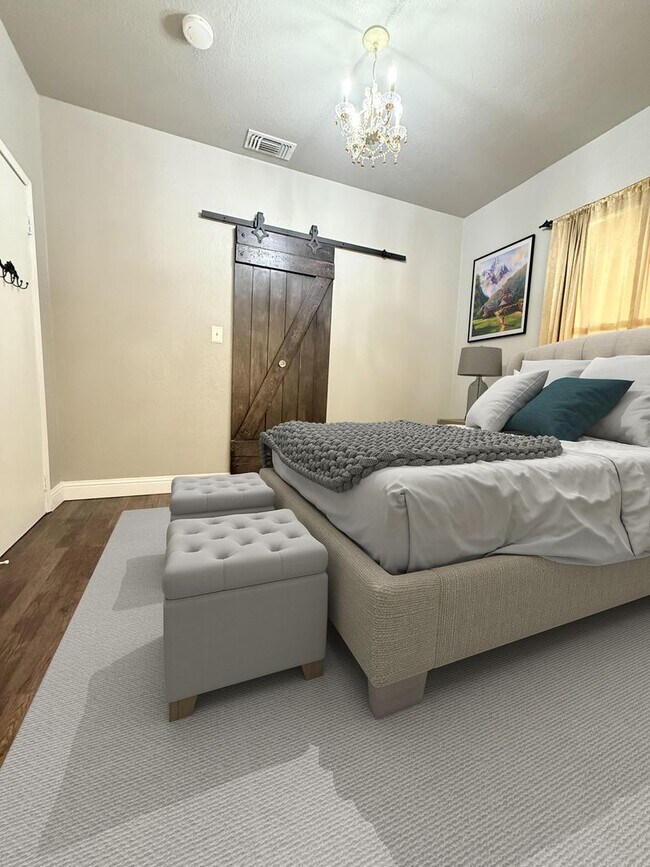 Building Photo - *Charming 2 Bedroom Home in Roseville’s Historic District with Bonus Detached Space*