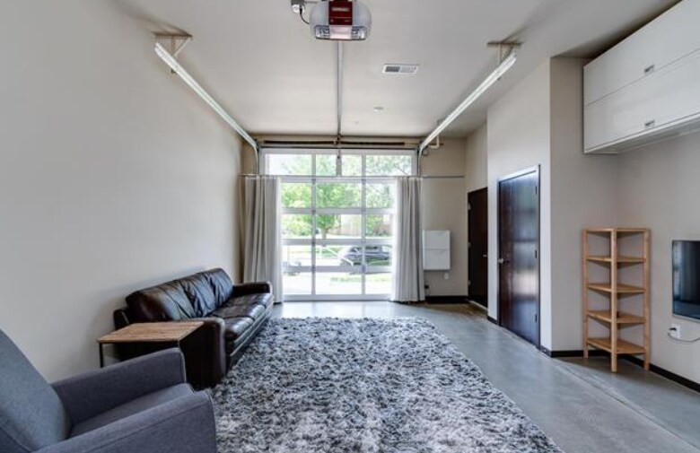 Building Photo - 803 E Mifflin St