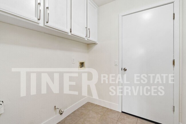Building Photo - 3421 Cobblestone Dr