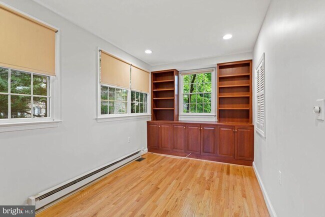 Building Photo - 5222 Duvall Dr