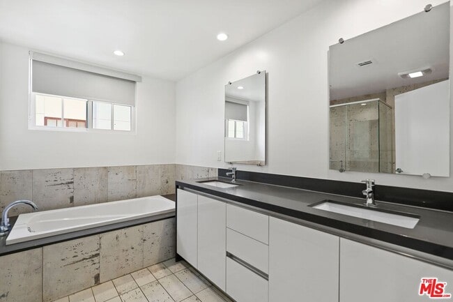 Building Photo - 11847 Kiowa Ave