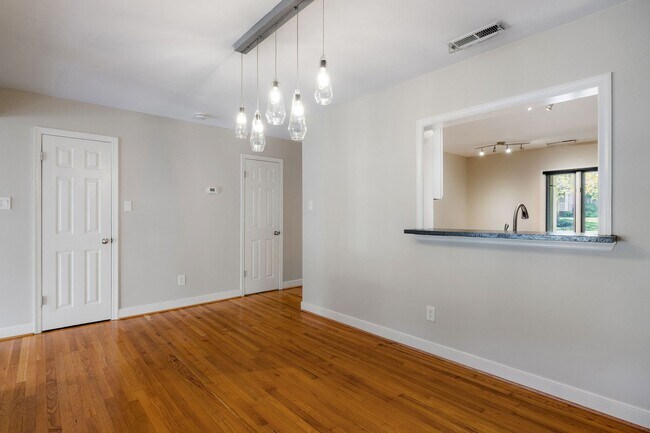 Building Photo - 9154 Lakeland Dr
