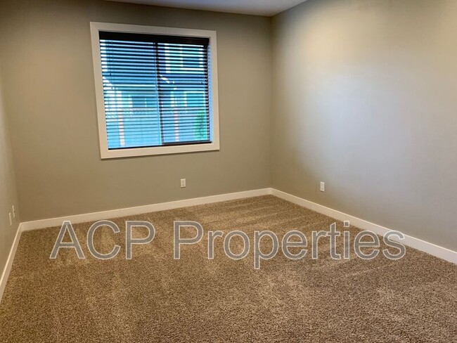 Building Photo - 2225 Bluestem St