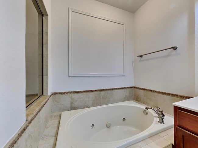 Building Photo - 422 S Habana Ave