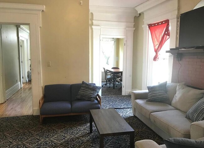 Building Photo - 250 Washington St