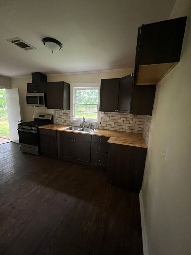 Building Photo - Adorable home in Shreveport