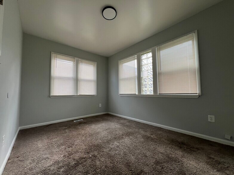 Building Photo - 4114 Pingree St