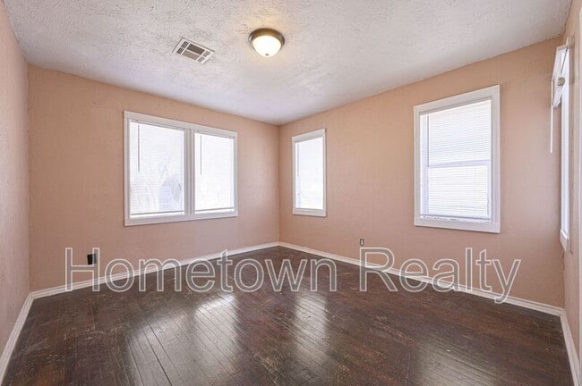 Building Photo - 1605 NW 29th St