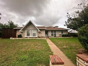 Building Photo - 1817 Andover Dr