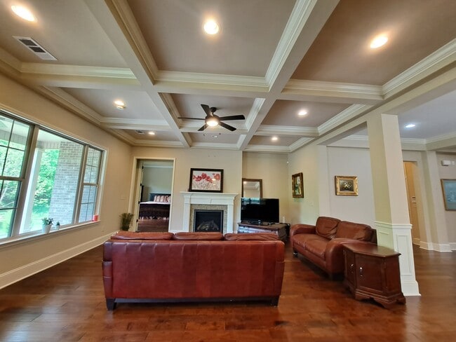 Building Photo - 12170 Inglecrest Ln