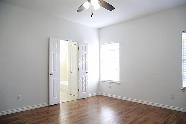 Building Photo - 805 Settlement St