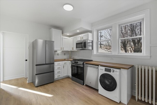 Building Photo - 3224 N Linder Ave