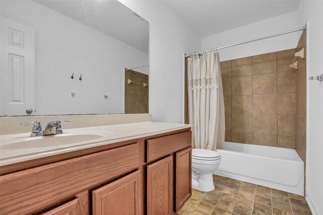 Building Photo - 16718 Warbler Dr