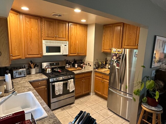 Kitchen - 3839 SW Marigold St