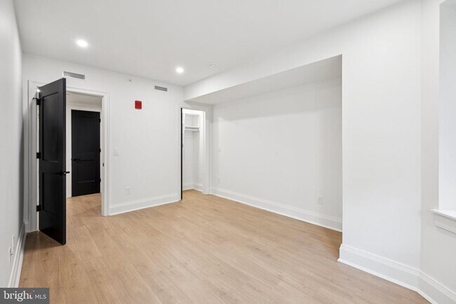 Building Photo - 135 S 19th St