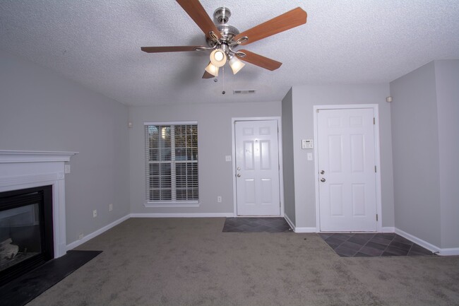 Building Photo - BEAUTIFUL 3BR / 2.5BATH With BONUS ROOM!