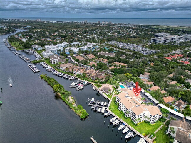 Building Photo - 827 Oak Harbour Dr