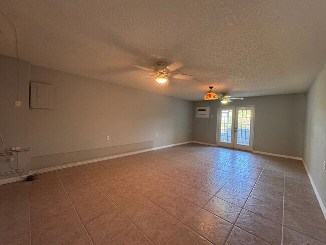 Building Photo - 3BR 3BA Townhome w/ Beach View +  Pool + Updated Kitchen + Balcony/Patio in Hidden Harbour