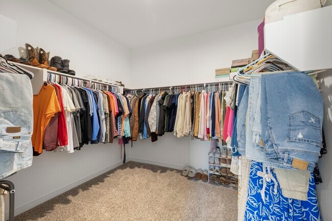 Building Photo - 573 Newcomb Holw Dr