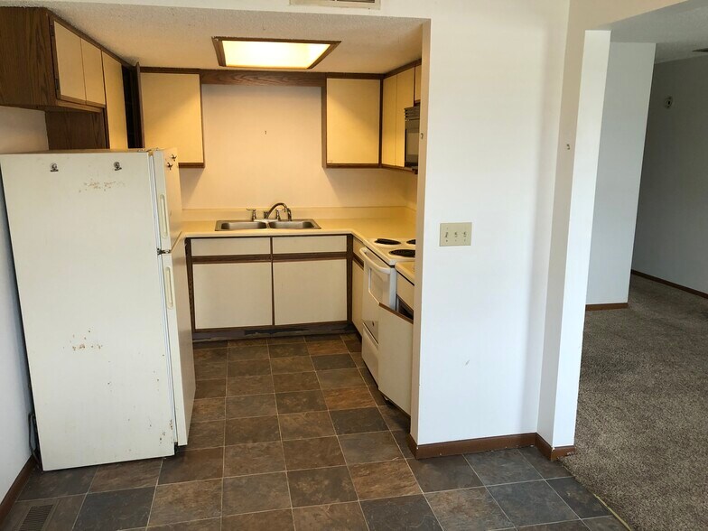 Kitchen - 615 N Washington St