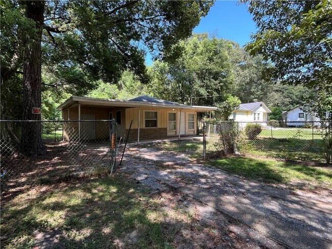 Building Photo - 2408 McVay Dr N