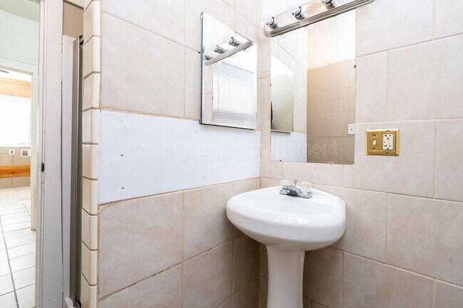 Building Photo - 423 N Emporia Ave