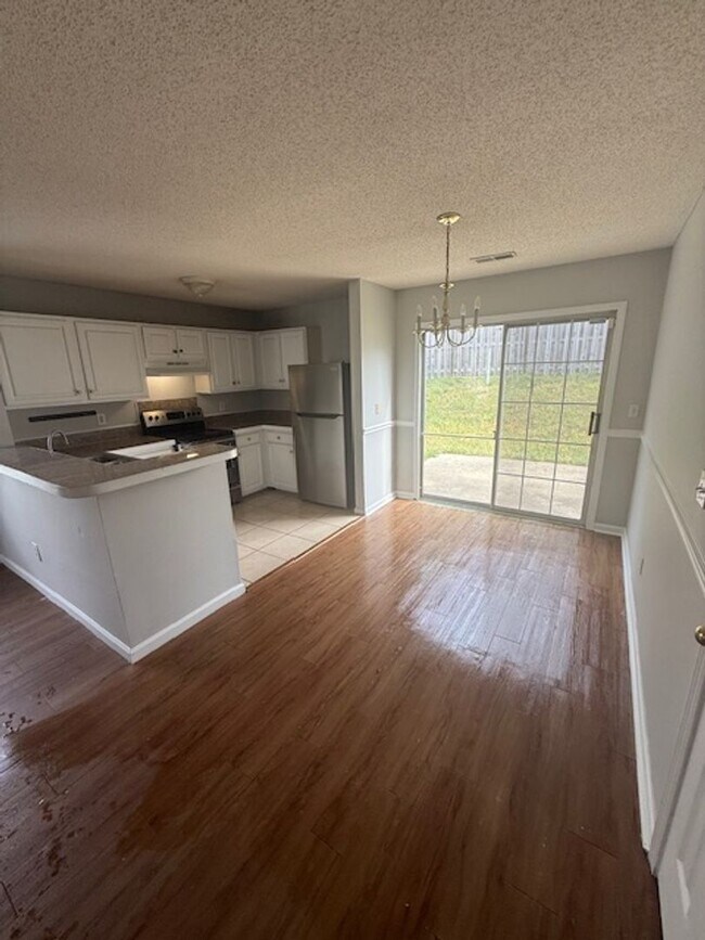 Building Photo - 148 Pinemast Court