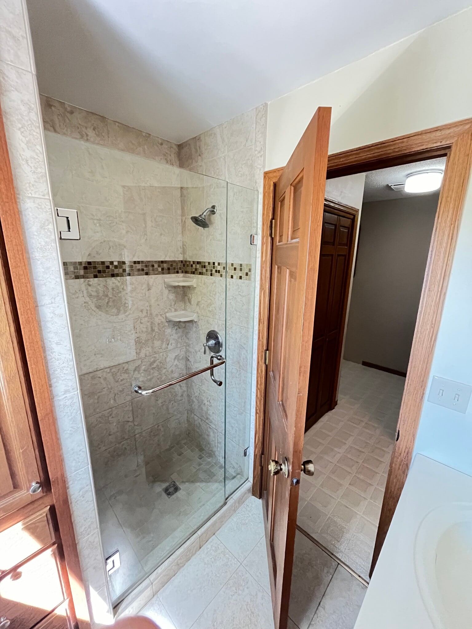 Main level full bath - 203 13th Ct