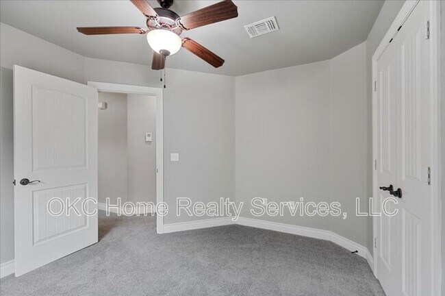 Building Photo - 625 NE 23rd St