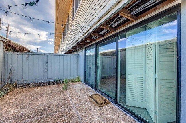 Building Photo - 6307 Del Monte Dr