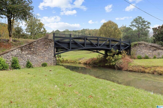 Building Photo - 325 Blackberry Blvd