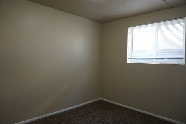 Building Photo - Updated West Valley City 5 bedroom Family Home