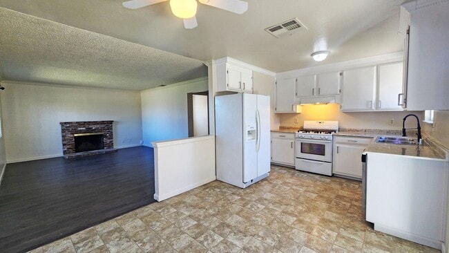 Building Photo - 6013 Brett Dr