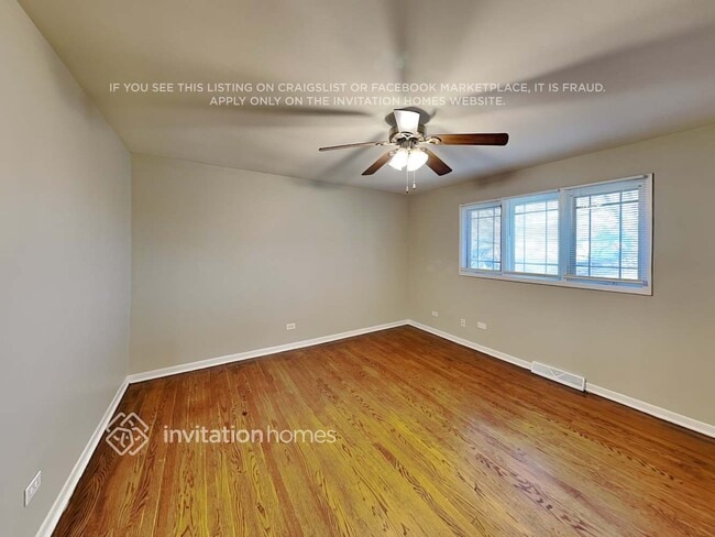 Building Photo - 9922 S 86th Ave