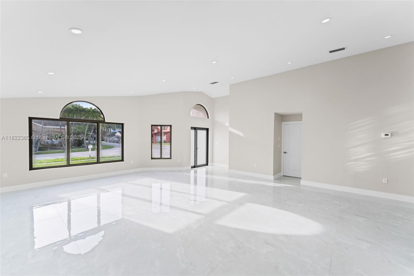 Building Photo - 9940 SW 155th Ave