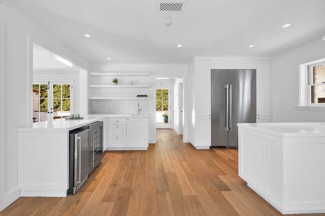 Building Photo - 1720 Coldwater Canyon Dr