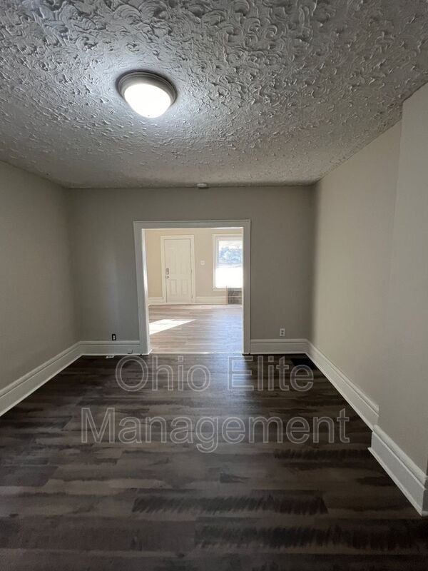 Building Photo - 810 Reinhard Ave