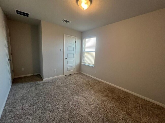 Building Photo - 124 Old Stage Coach Rd