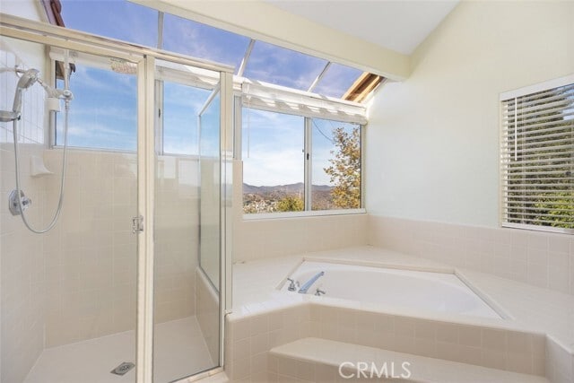 Building Photo - 2 Crystalglen