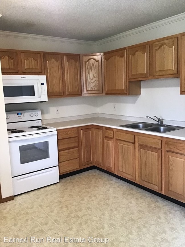 9766 Rosehill Rd 9766 Rosehill Rd Berrien Springs MI 49103