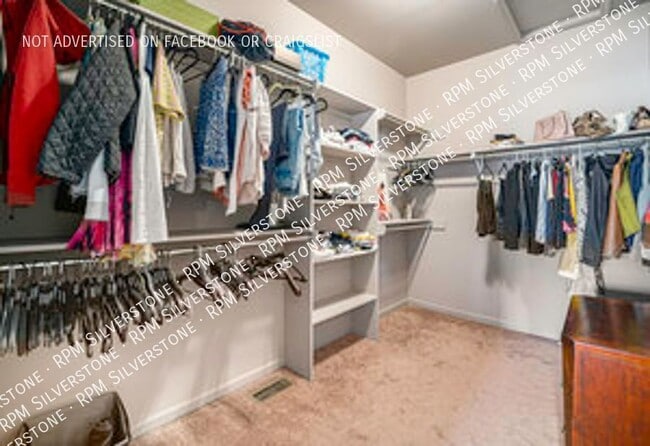 Building Photo - 152 Tiffany-