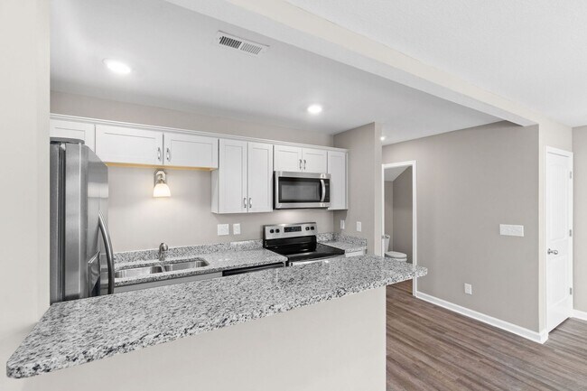 Building Photo - Two Bedroom with Garage on Exit 11!